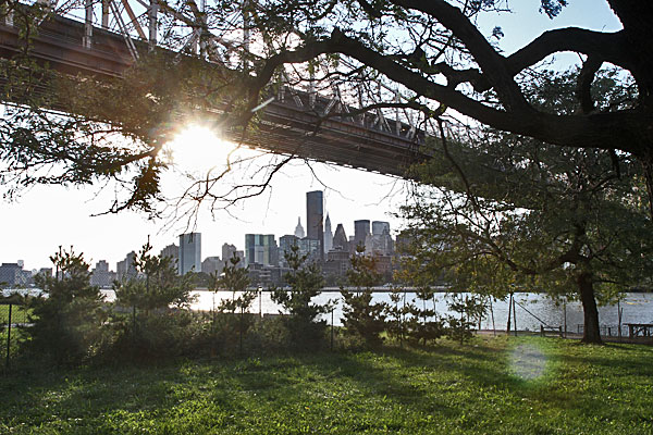 Queens Bridge mit Blick auf Manhattan